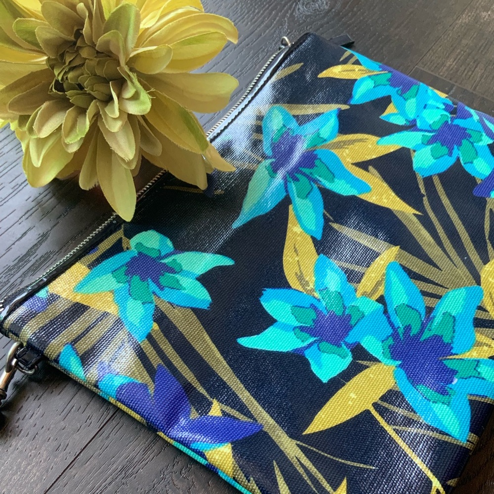 Buy this purse, get one red dot item free!